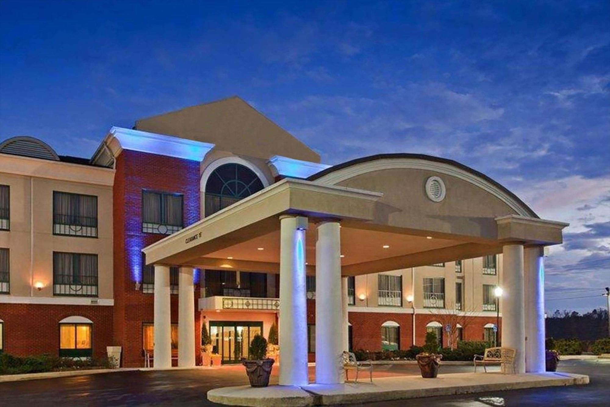 Baymont By Wyndham Bessemer Hotel Exterior foto